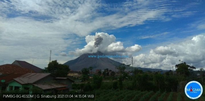 Gunung Sinabung Erupsi Tiga Kali, Tinggi Kolom Abu 1.000 Meter