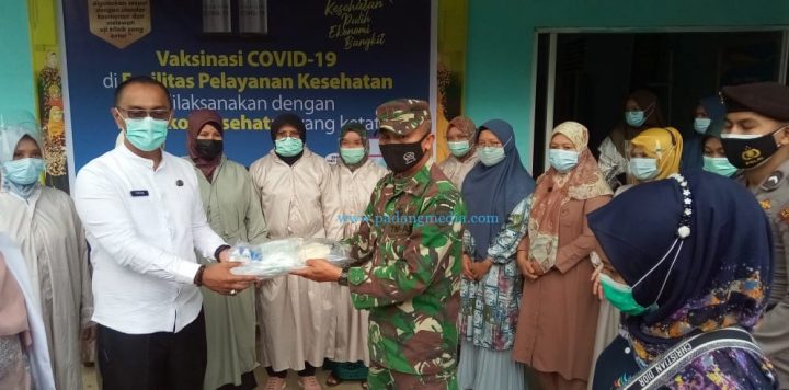 Distribusi Pertama Vaksin Covid-19 di Solsel ke Puskesmas Pauh Duo
