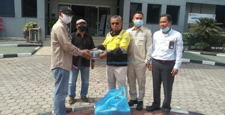Dukung Aksi Peduli Covid-19 PWI Sawahlunto, Yayasan Baitul Maal PLN UPK Ombilin Sumbang Seribu Masker