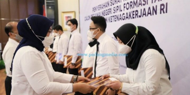 Terbanyak Guru, 101 Orang PPPK di Solsel Terima SK