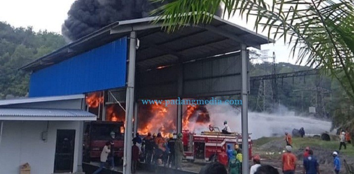 Kawasan PLTU Ombilin di Sijantang Terbakar