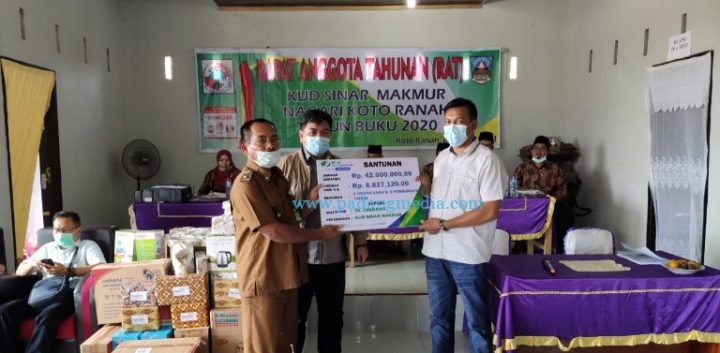 BP Jamsostek Serahkan Santunan Kematian Untuk Ahli Waris Anggota KUD Sinar Makmur