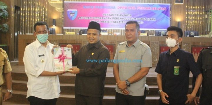 Bupati Pessel Rusma Yul Anwar Sampaikan Nota LKPj Tahun 2020