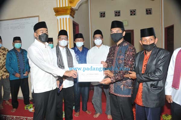 TSR Pemprov Sumbar dan Jamaah Masjid Nurul Imam Manggopoh Heningkan Cipta