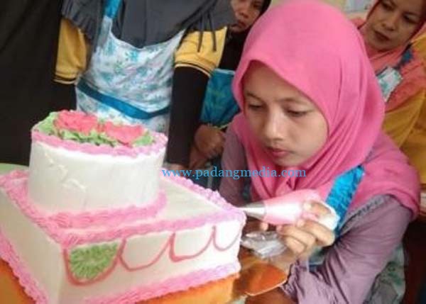 Pencaker Agam Ikuti Pelatihan Pembuatan Roti dan Kue