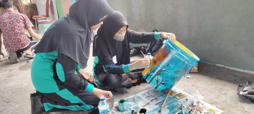 Libatkan Pelajar, Melukis di Tong Sampah Dilombakan di Sawahlunto