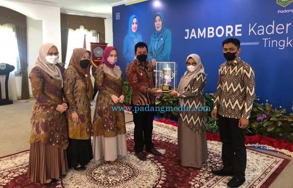 Pasar Usang Raih Juara Umum Jambore PKK Berprestasi Tingkat Kota