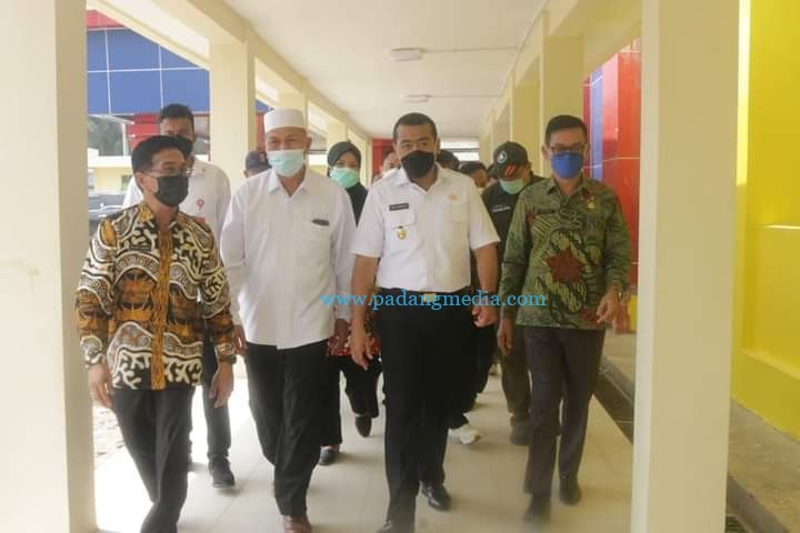 Kunker ke Pasbar Wagub Audy Joinaldy Tinjau RSUD dan Rumah Isolasi Nagari