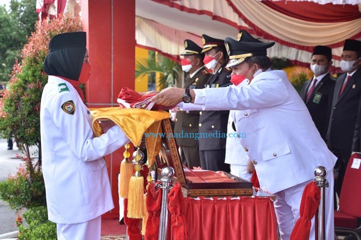 HUT ke-76 RI, Bendera Merah Putih Berkibar Sempurna di Agam