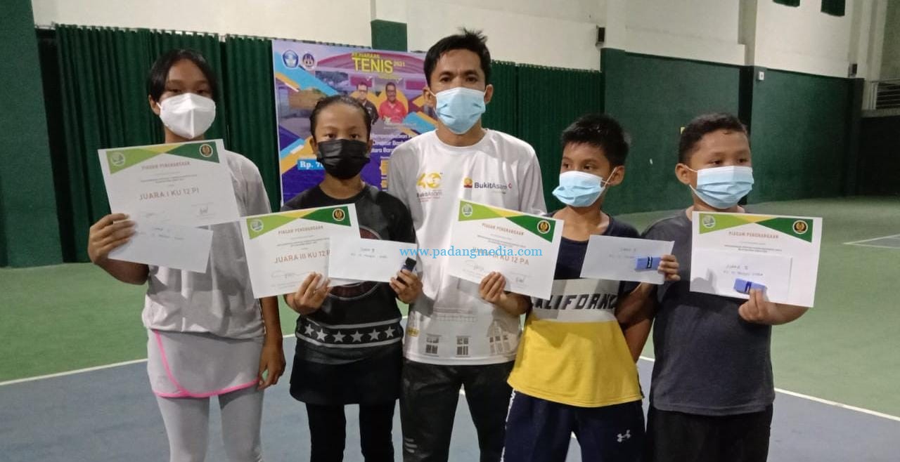 Petenis Sawahlunto Boyong Satu Emas dan Tiga Perunggu di Kejurda KU di Padang