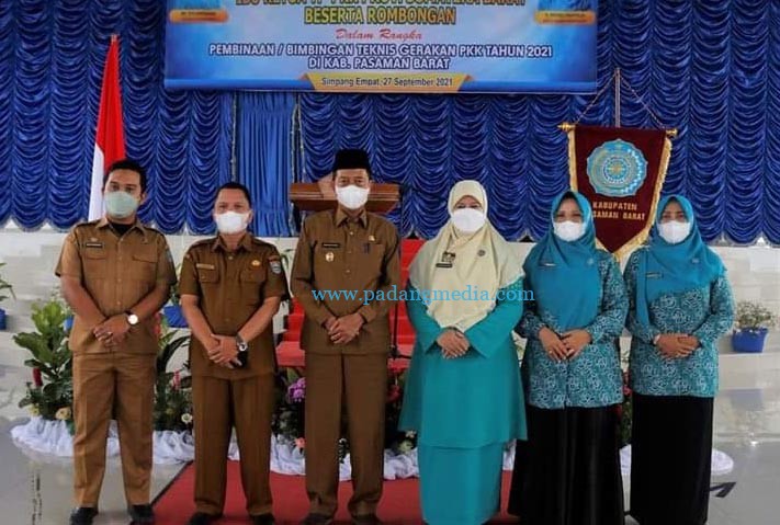 Ny. Harneli Mahyeldi Minta Jalankan 10 Program Pokok PKK Dengan Maksimal