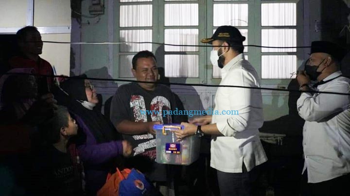 Tinjau Lokasi Banjir, Walikota Padangpanjang Salurkan Bantuan