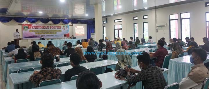 Risnawanto  Apresiasi Kegiatan Pendidikan Politik Bagi Tokoh Masyarakat dan Generasi Muda Pasbar