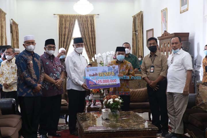  Gubernur Sumbar Terima Bantuan Gempa Rp 125 Juta dari Pemprov Jambi