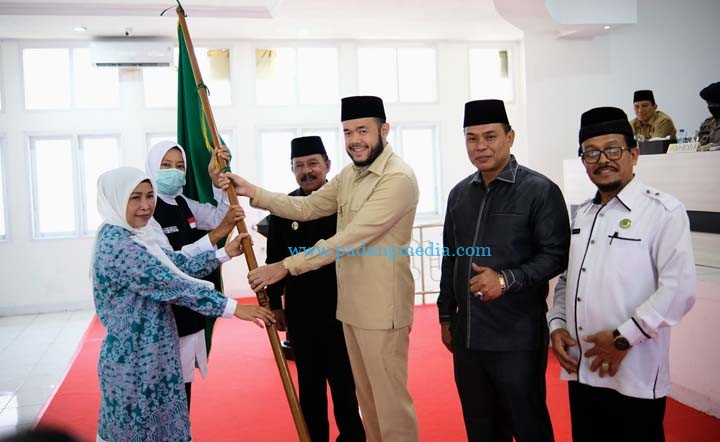 Walikota Padangpanjang Lepas Keberangkatan JCH Secara Resmi