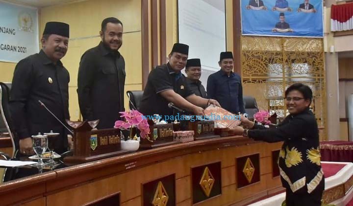 Rapat Paripurna, Fraksi DPRD Sampaikan Pemandangan Umum Ranperda Pertanggungjawaban APBD 2021