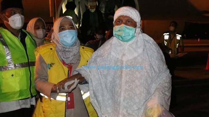 Kloter PDG 01, Pendaratan Perdana dari Seluruh Jamaah Haji se-Indonesia