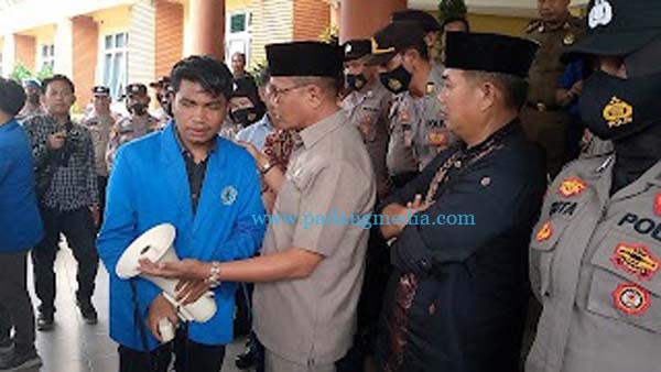 Mahasiswa dprd pasbar