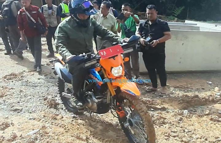 Jalan tembus bayang solok