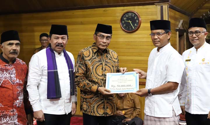 TSR Provinsi, Masjid Asasi Terima Bantuan Hibah 50 Juta Dan Al Qur’an