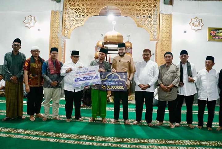 TSR I, Wako Fadly Amran Serahkan Dana Hibah dan CSR Bank Nagari untuk Masjid An Nur