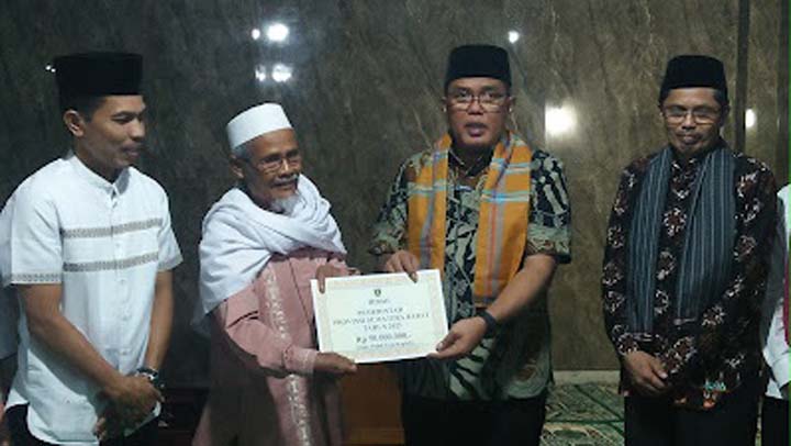 Kunjungi Mesjid Al Mutawahidah Talawi, TSR III Pemprov Sumbar Salurkan Dana 120 Juta