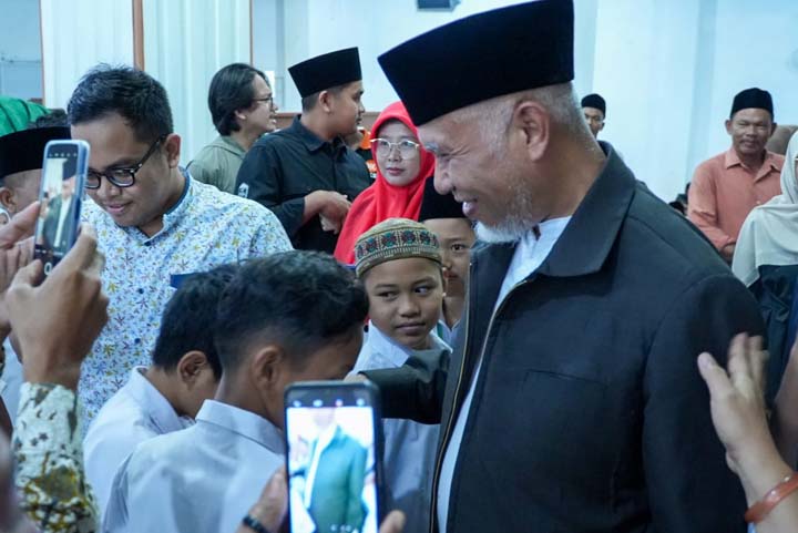 Buya Mahyeldi Sampaikan Tausyiah di Pesantren Ramadan