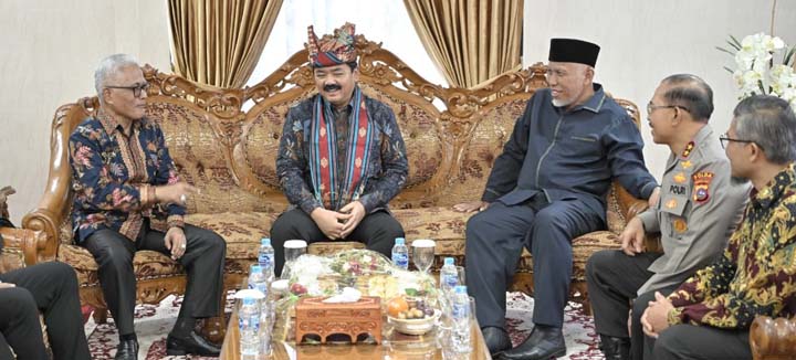 Gubernur Mahyeldi Sambut Kedatangan Menteri ATR/BPN di Sumbar