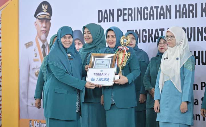 Ketua TP PKK Sumbar Harneli Mahyeldi Apresiasi Kerja Kader PKK se Sumatera Barat