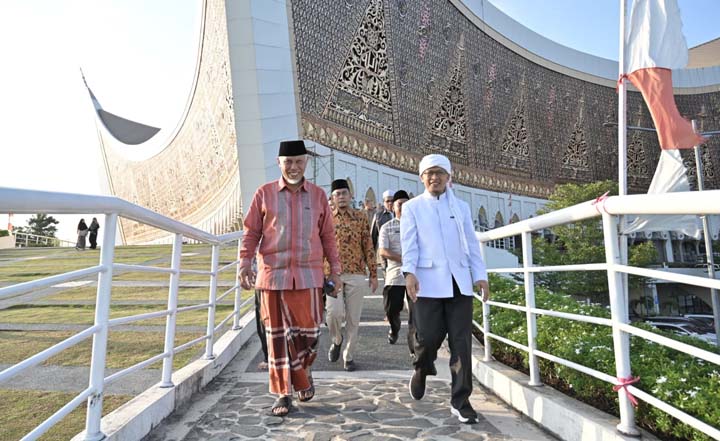 Subuh Mubarokah Bersama Aa Gym, Mahyeldi Ajak Generasi Muda Berakhlakul Karimah