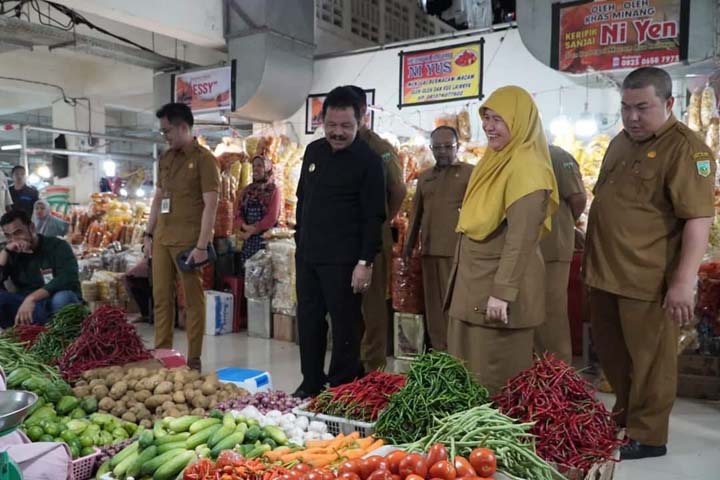 Wakil Walikota Asrul Cek Ketersedian Sembako dan Stabilitas Harga di Pasar Pusat