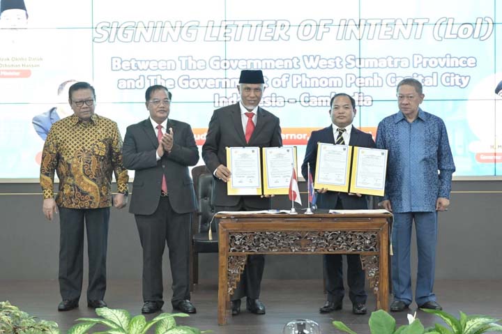 Pemprov Sumbar Tandatangani Letter Of Intent dengan Provinsi Phnom Penh, Kamboja.