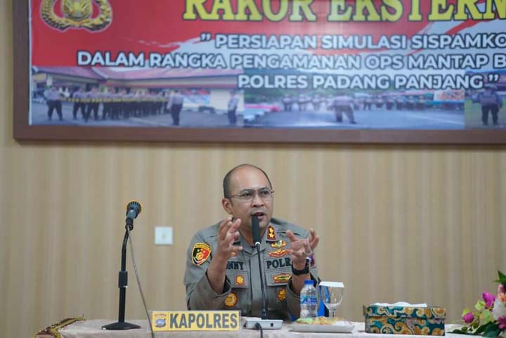 Pengamanan Pemilu 2024, Polres Padangpanjang Siapkan Simulasi Sispamkota
