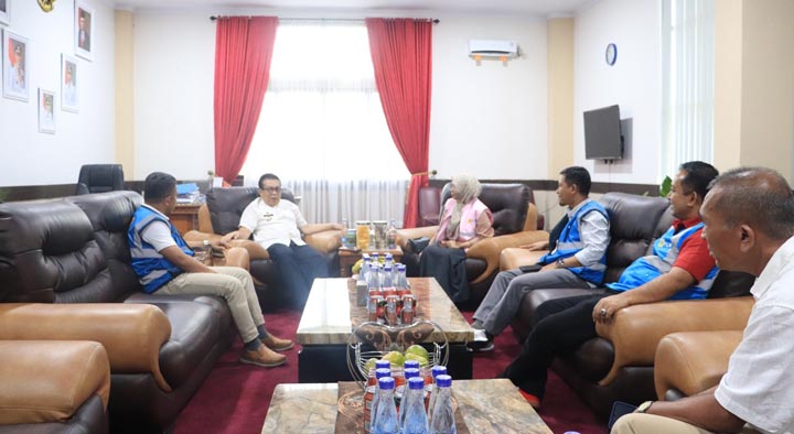 Dukung Pemko Payakumbuh, PLN UP3 Payakumbuh Salurkan Bantuan RTLH