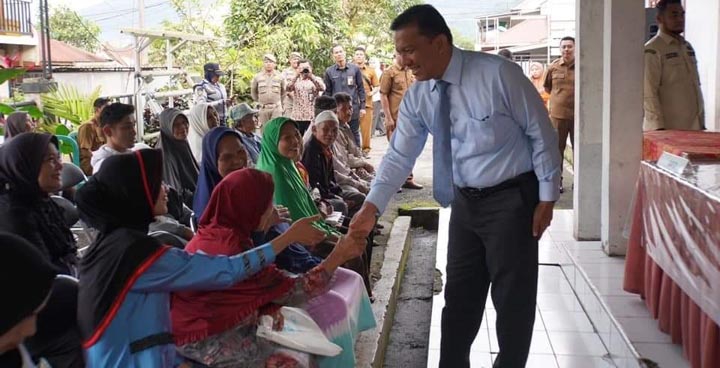 767 KK Terima Bantuan Beras, Pj Wako Padangpanjang Berharap Bisa Kendalikan Harga Beras