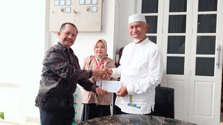 Gubernur Sumbar Gunakan Hak Pilih Pemilu 2024 di TPS 12 Kelurahan Jati Baru Padang