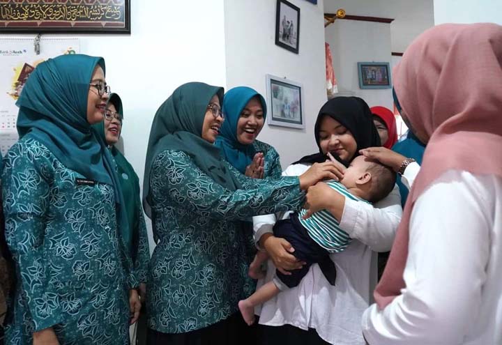 Pj Ketua TP PKK Kota Padang Panjang Kunjungi Balita Sasaran, Guna Dukung Pemberian Vitamin A