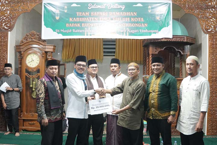 Dipimpin Bupati Safaruddin, TSR I Pemkab Limapuluh Kota Kunjungi Masjid Baiturahman
