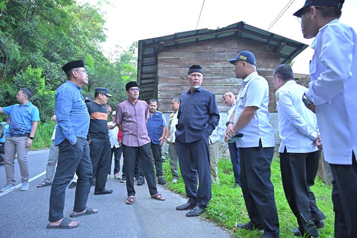 Gubernur Sumbar Mahyeldi Tinjau Jalan Alternatif untuk Atasi Macet di Pasar Koto Baru