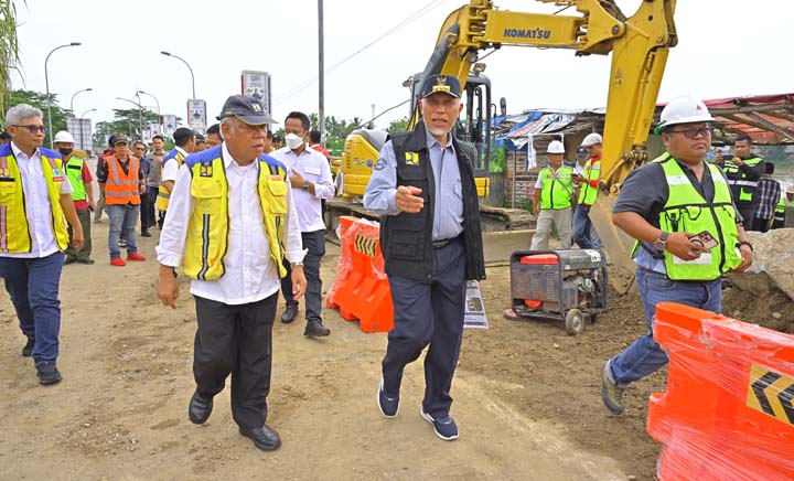 Atasi Macet di Perlintasan Kereta Api Kasang, Mahyeldi Usulkan pada Menteri PUPR Bangun Jalan Layang