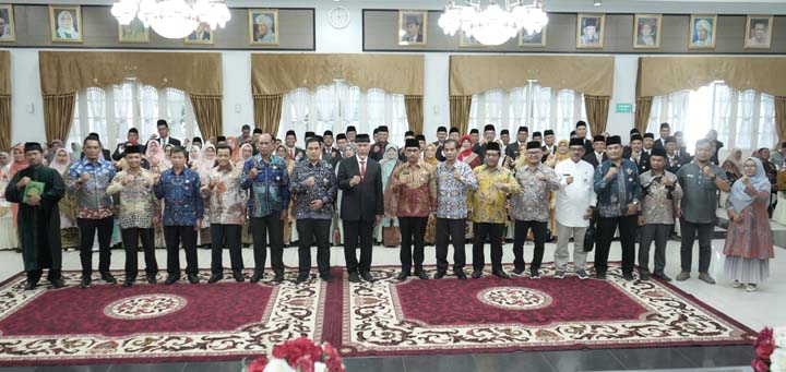 Lantik 65 Kepala SMA/SMK, Mahyeldi Ingatkan untuk Tingkatkan Mutu Pendidikan Sumbar