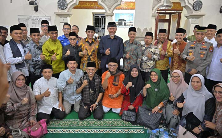 Safari Ramadhan di Masjid Raya Lubuk Pandan, Gubernur Sumbar Mahyeldi Ingatkan Pemuda Bahaya Narkoba