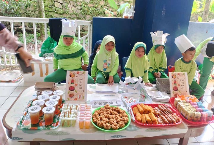 Market Day Membangun Jiwa Wirausaha di PAUD Pengembangan Insani (3)
