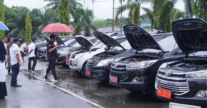Bupati Dharmasraya Sutan Riska Lakukan Inspeksi Kendaraan Dinas