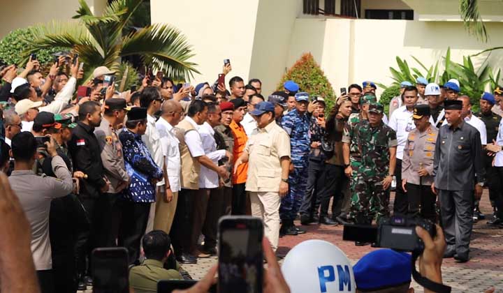 Dihadiri Pj. Wako Padang Panjang, Menhan Prabowo Serahkan Bantuan untuk Korban Banjir Bandang