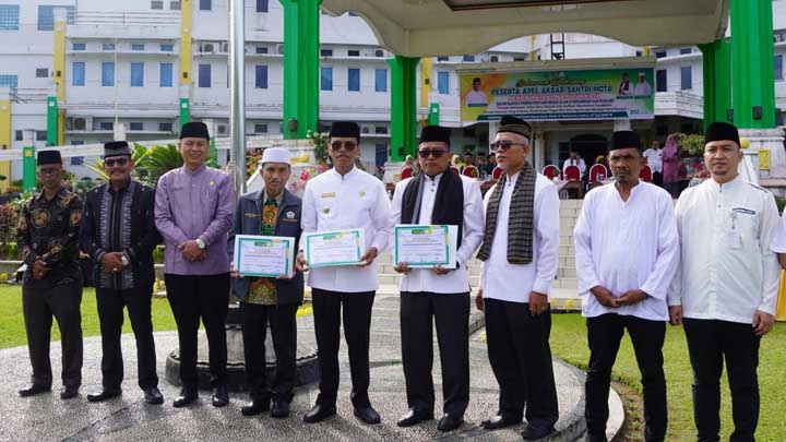 Diikuti Ribuan Santri MDTA, Bupati Safaruddin Pimpin Apel Akbar 1 Muharram 1446 H