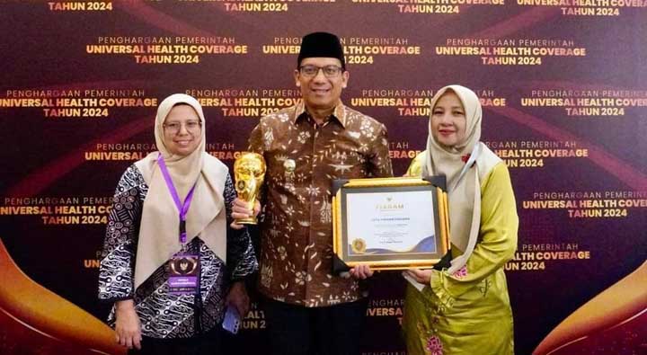 Raih UHC Award Kategori Utama, Wapres Ma’ruf Amin Serahkan Penghargaan Kepada Pj Wako Padang Panjang