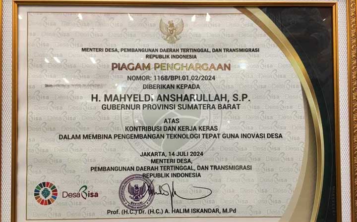 Kegigihan Membina Teknologi Tepat Guna, Gubernur Sumbar Raih Lencana Abdi Inovasi Desa dari Kemendes PDTT