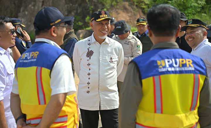 Mahyeldi Tinjau Akses Jalan ke Pelabuhan Teluk Tapang, Sudah Rampung 17,87 dari Total 23,47 Kilometer
