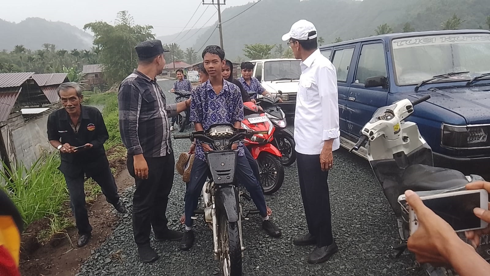 Jalan Sudah Diperbaiki, Warga Nagari Sungai Antuan Sampaikan Terimakasih Kepada Bupati Limapuluh Kota